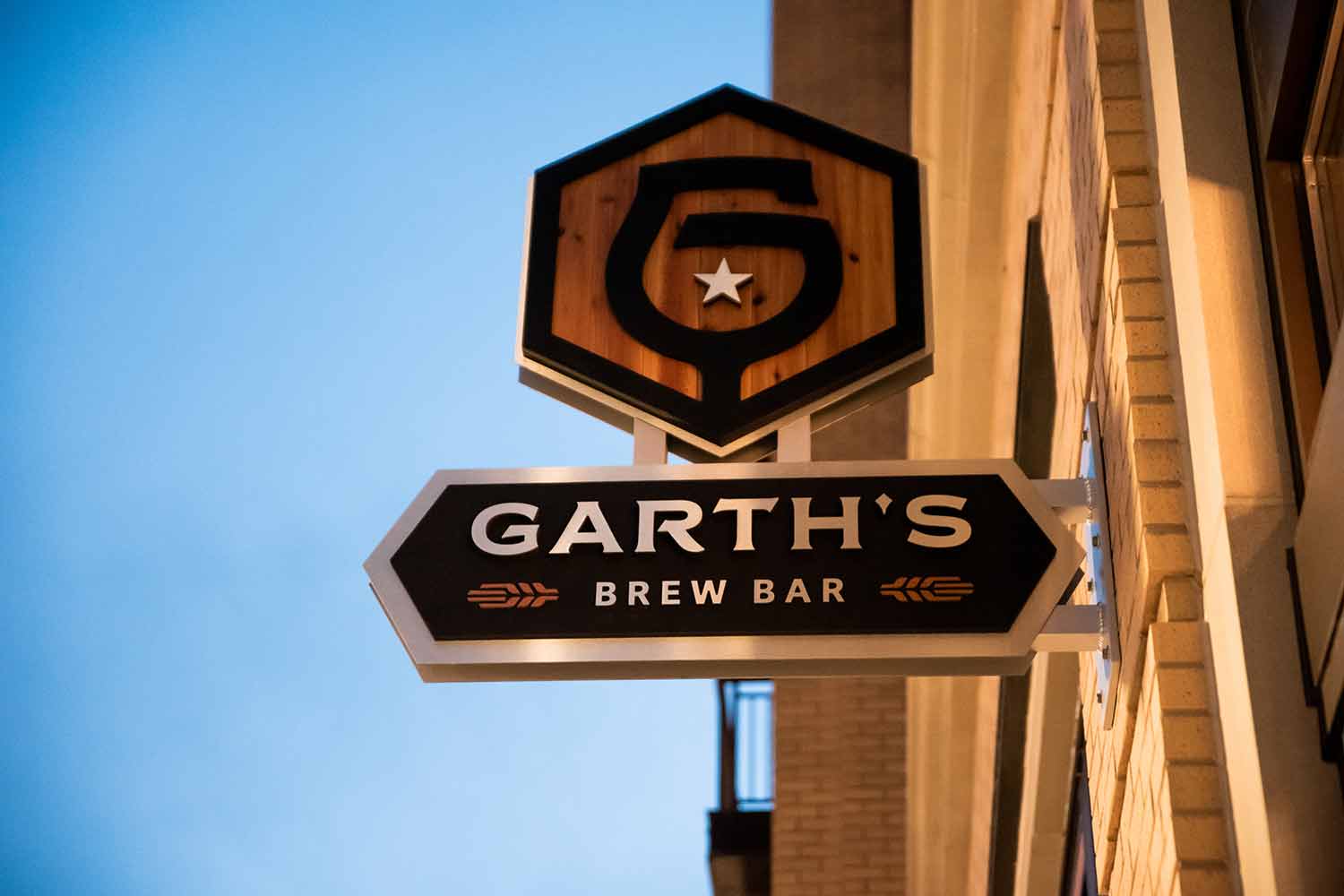 Exterior sign at Garth's Brew Bar